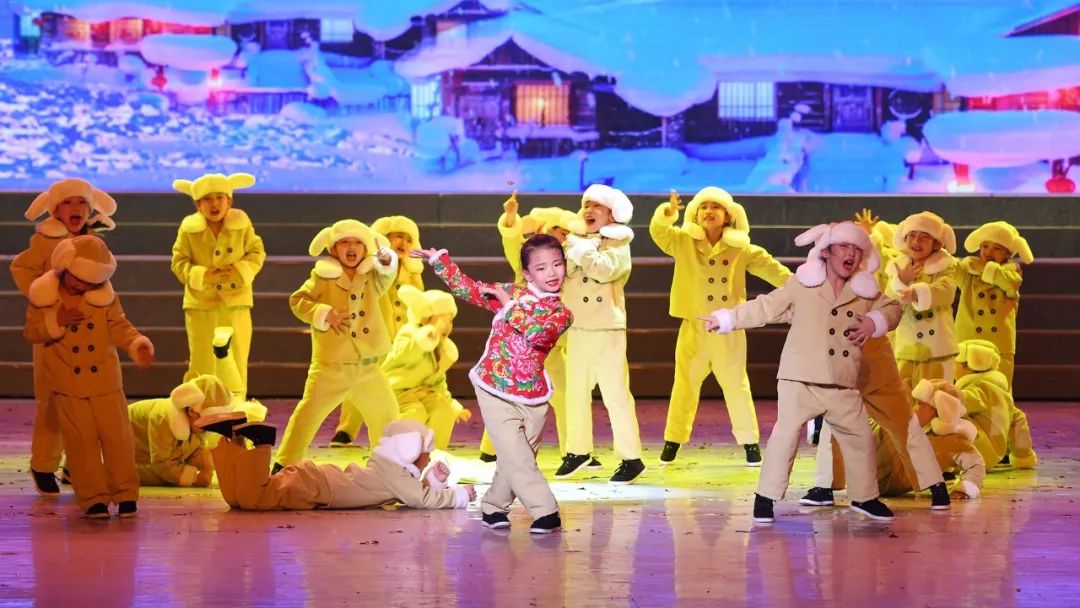 高清大图:“蓝天娃”精彩演绎《同在蓝天下》,向全国小朋友献礼