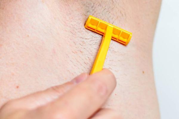 腋毛浓密的女人怎么处理,怎样有效去除腋毛的方法