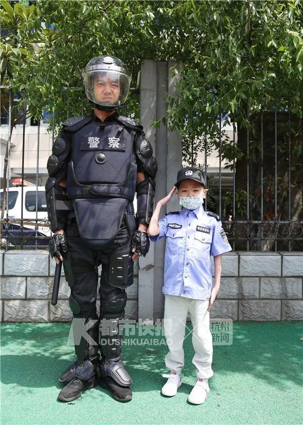 我们等你长大当警察！八岁白血病男孩的六一节暖哭了