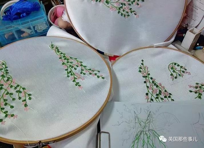 用布料给洋娃娃做衣服,手工高定时装