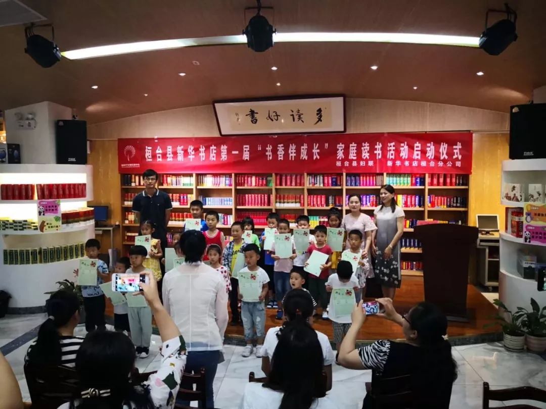 巾帼文明艺术团庆六一活动集锦,姐妹们庆六一活动