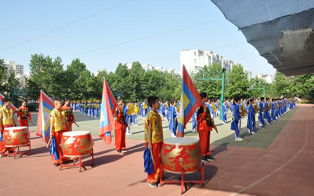 裴艳玲一行“六一”前走进校园助力金地小学首届戏曲节