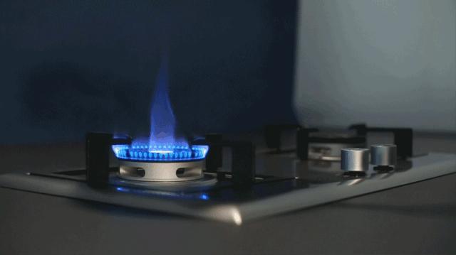 燃气灶打不着火用打火机可以燃着,燃气灶被水浇灭后打不着火怎么办