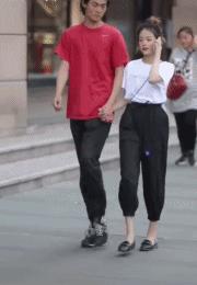 街拍搞笑迷惑行为,揭秘女生拍照的迷惑行为