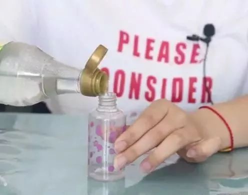 酒精可以擦电视液晶显示屏吗,电视屏幕别乱擦学会正确方法