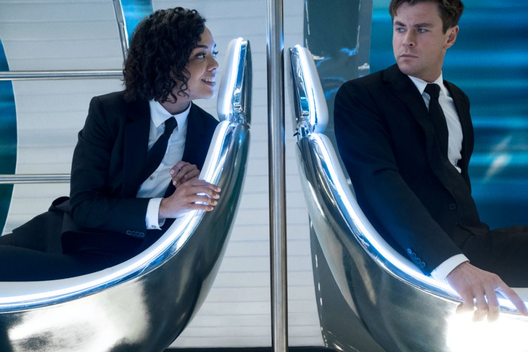 嘉人福利社|锤哥上线，酣畅淋漓的《黑衣人》卷土重来