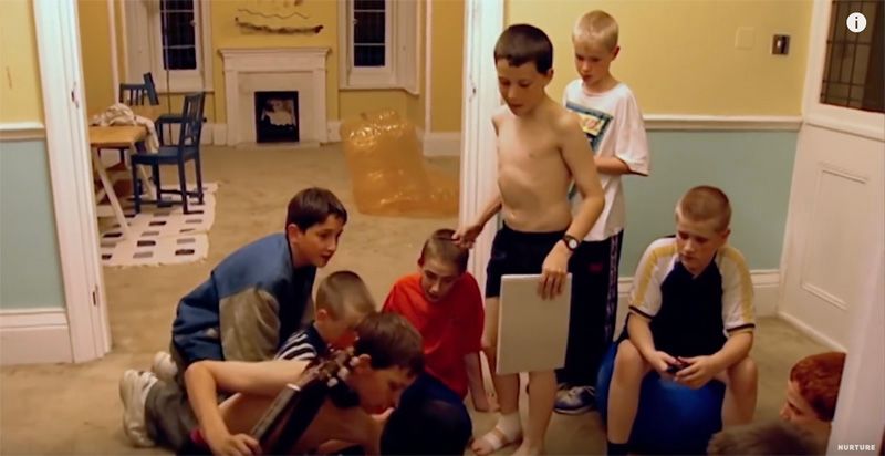 没有大人只有孩子一起住,没大人管的小孩