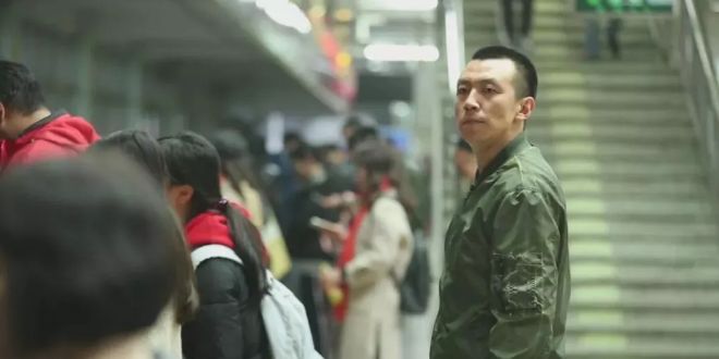 住手放开,放开那个女孩