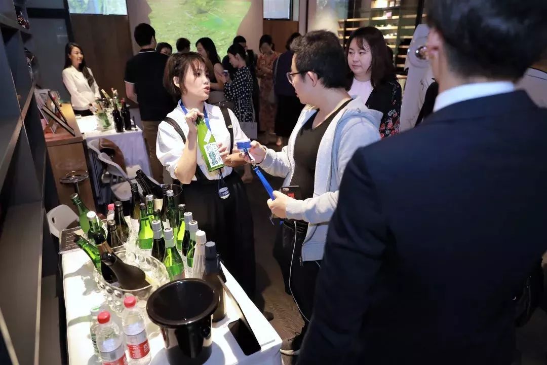 荣耀戴森阿迪、邓伦惠若琪,这个618,你为谁买单?丨Weekly