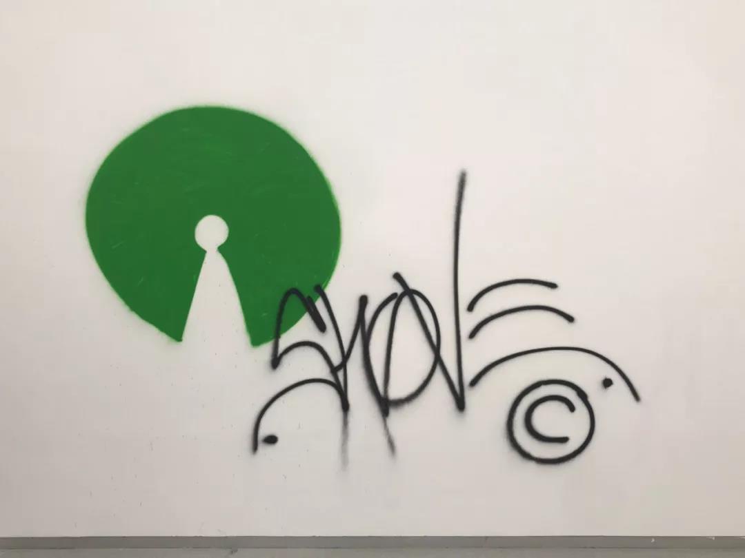 穿梭在四方50赫兹营造的声音环境中，哈龙·米尔扎在中国探讨“复制品”和“挪用”的意义