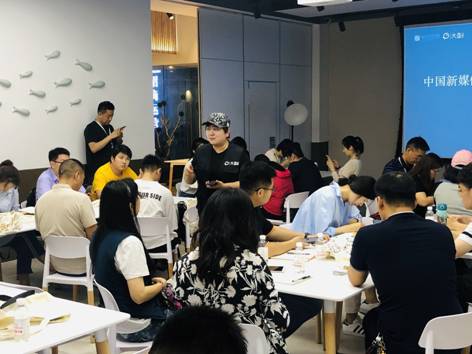 蓝V短视频训练营首期成功开班9小时强化培训青岛全市40余名精英同台首秀