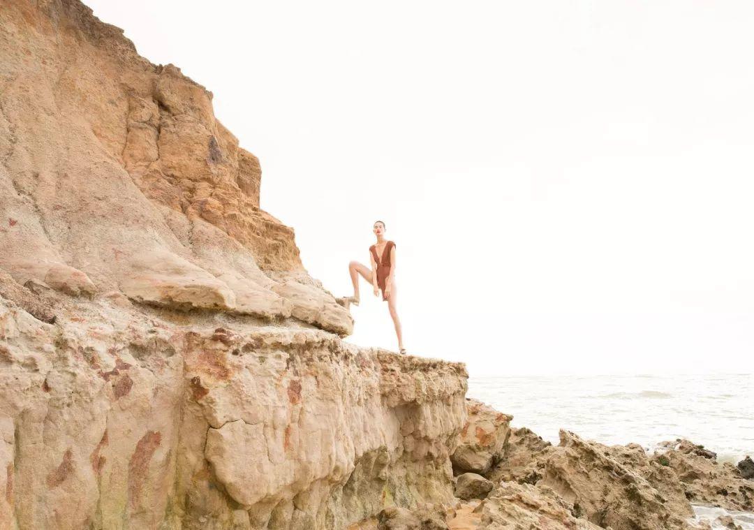 一件泳衣能做什么,夏天那么热有没有凉爽的泳衣