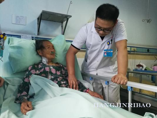 82岁老人做骨微创手术,百岁老人骨科手术叙述