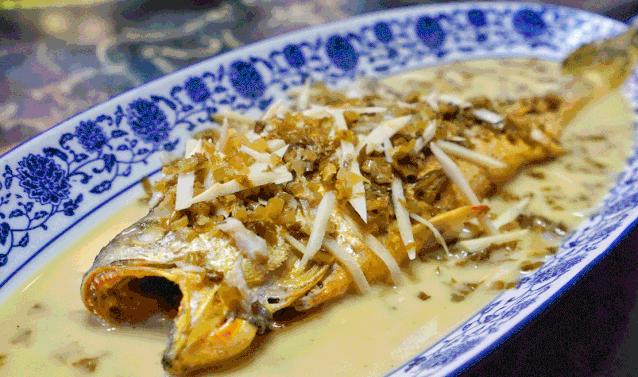 这座跟着周杰伦空降热搜的杨梅味小城,休渔期也能让你吃得满嘴鲜