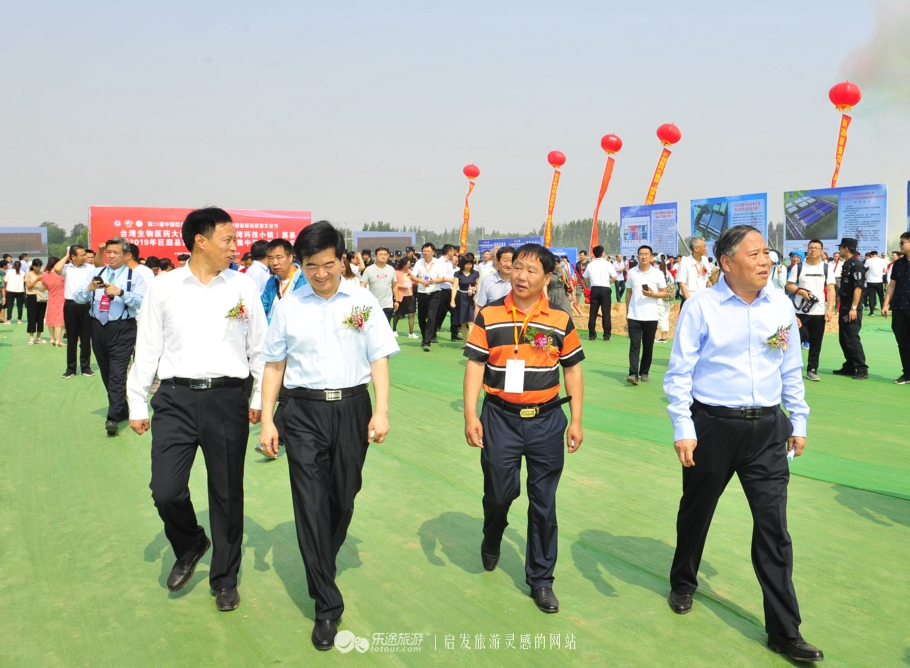 巨鹿县靠两果一花28年干了这么多大事