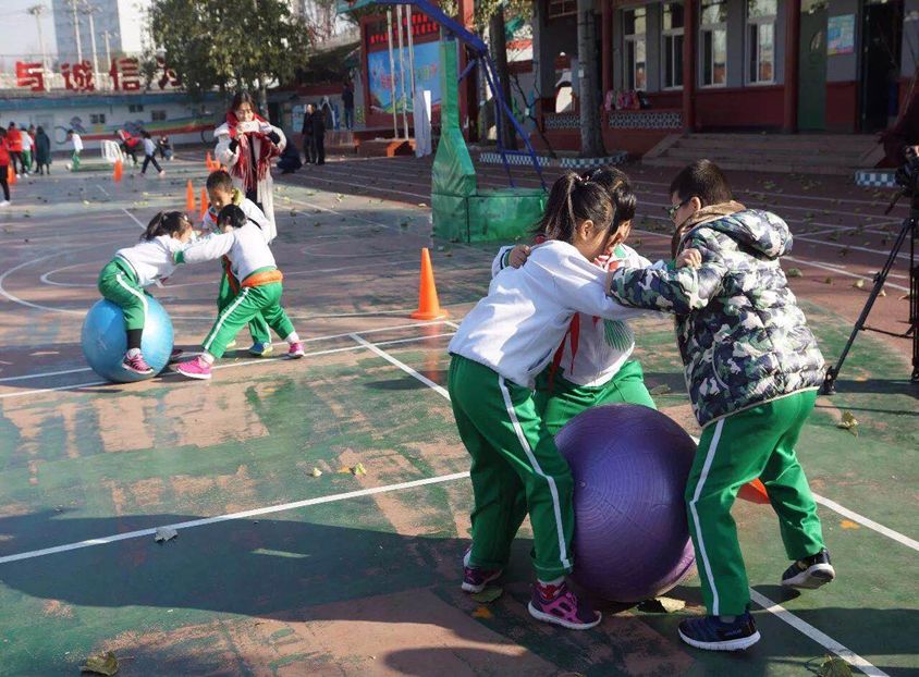 学校开展校园足球联赛,学区校园足球联赛