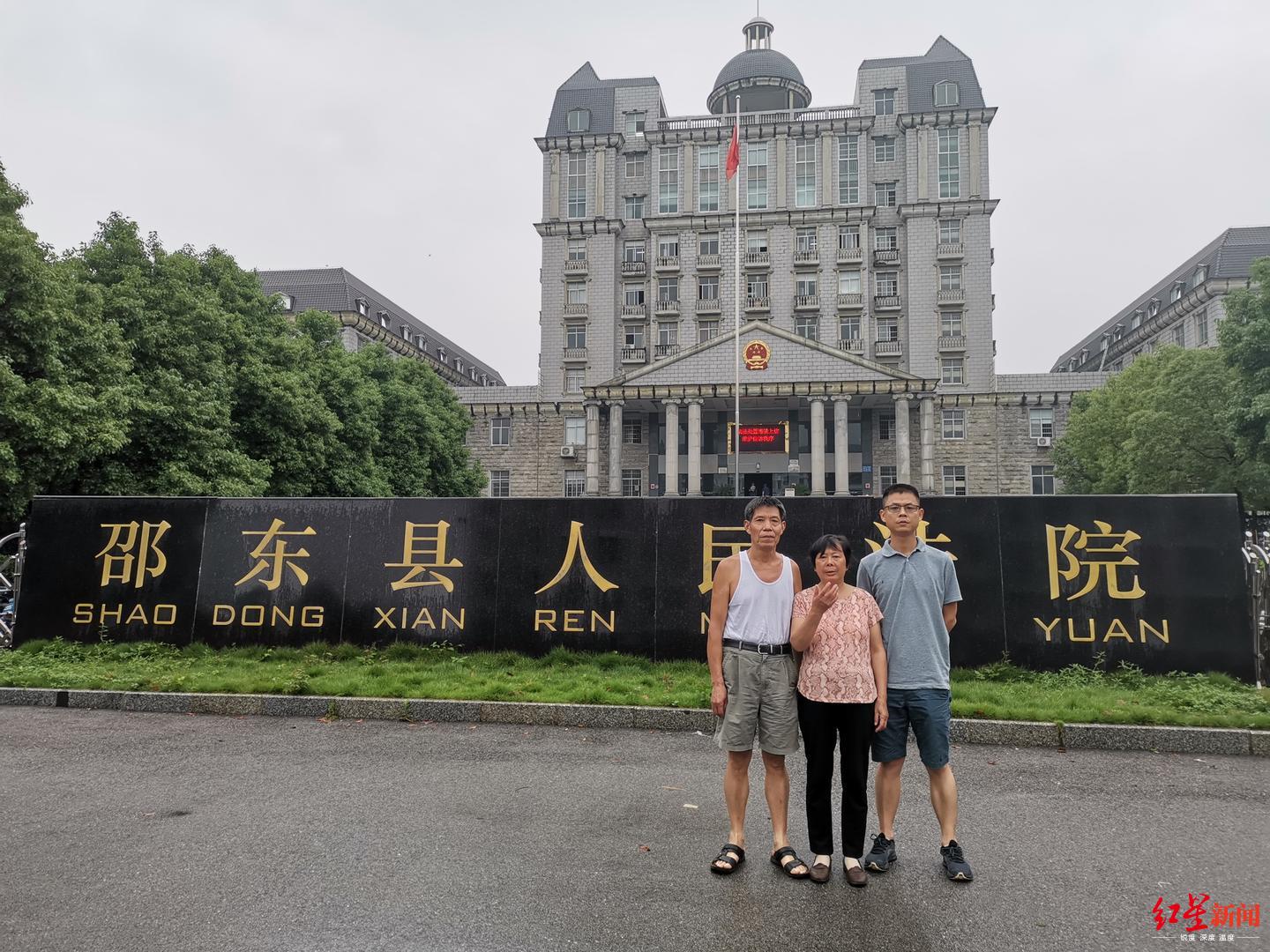 情侣抢劫获刑,入室抢劫杀人案三人被判死刑