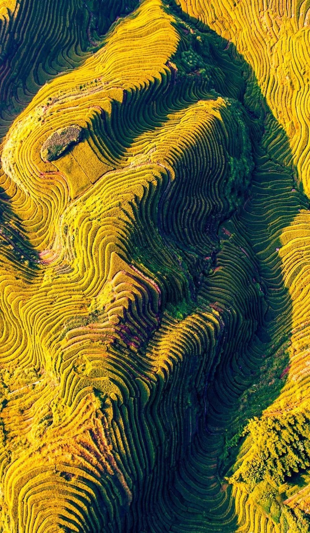 「荐读」朋友圈消失两年，他独自航拍中国，照片惊艳世界