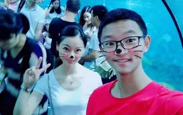 高考635分感谢母亲,跪谢母亲考生高考635分原视频