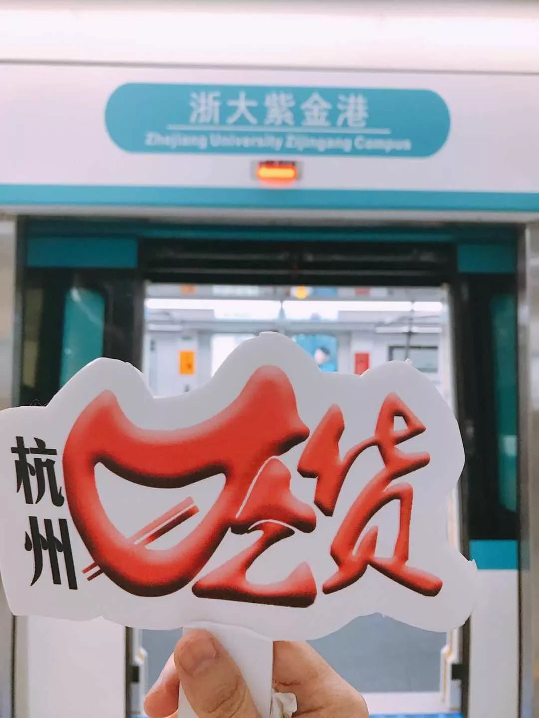 地铁5号线＝宝藏美食线？老杨小黄鱼、老纪蚝宅、舟东奶酸菜鱼…终于可以一路吃过来