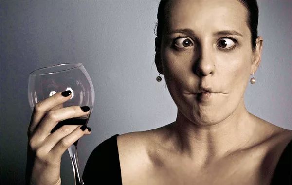 不好喝的葡萄酒怎么处理干净,葡萄酒怎么不喝醉