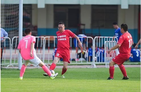 全力以赴的你,聚焦绿茵场