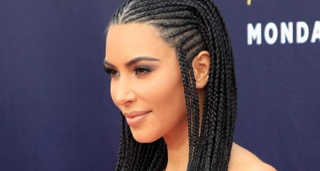 卡戴珊又搞作妖!因为自创内衣品牌的名字,她正被全日本人怒骂....