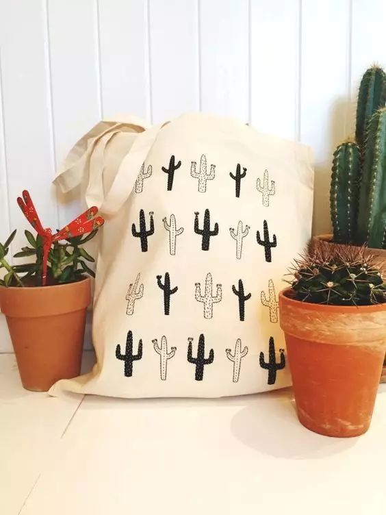 拿这个擦一擦包包，跟新买的一样