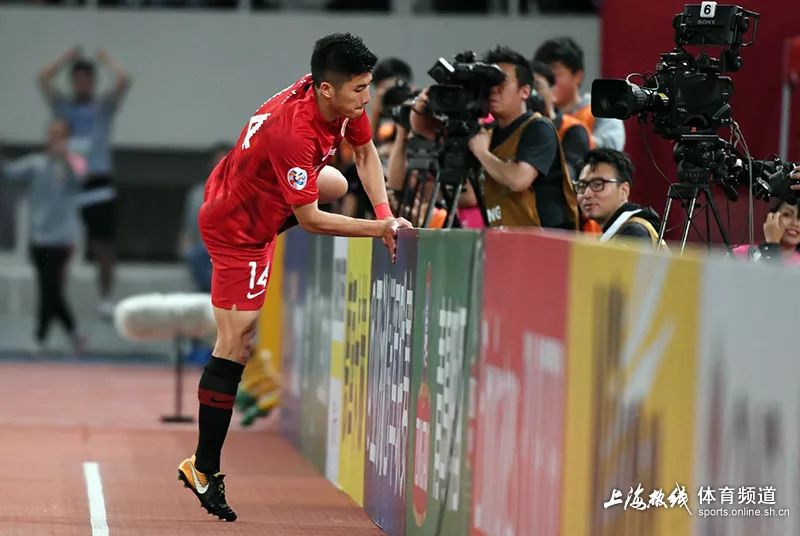 上海上港前锋李圣龙,上海上港足球队员李圣龙哪里人