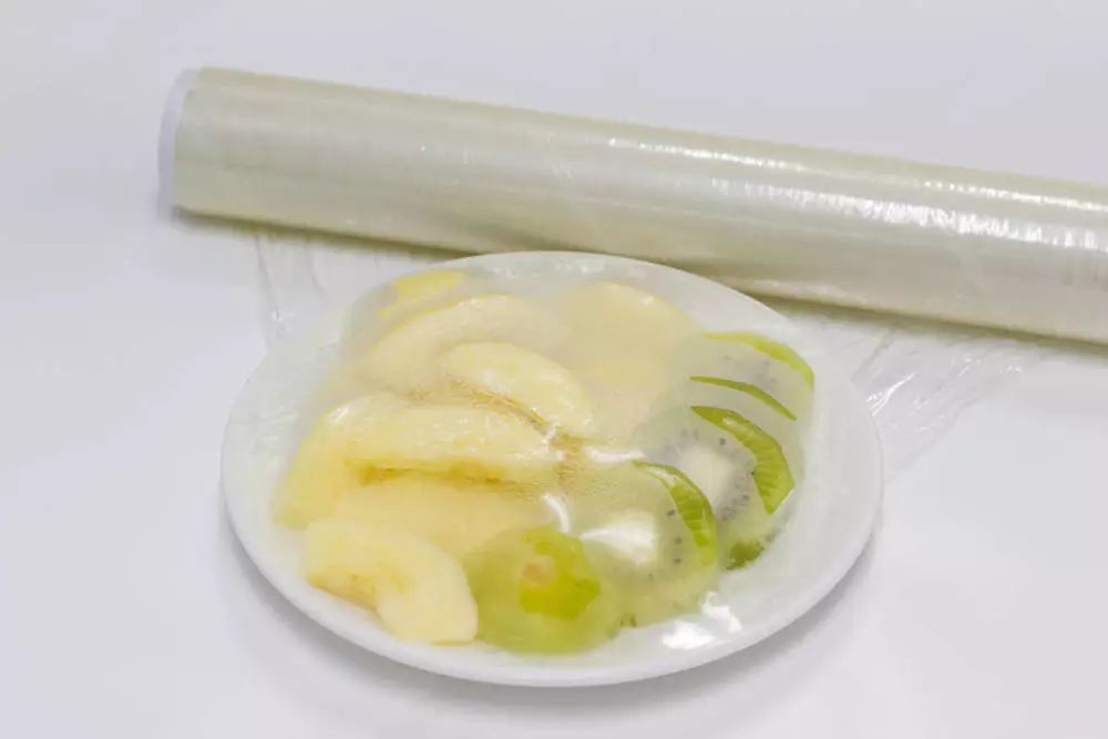 pvc的保鲜膜可以用在食品上吗,pvc材质保鲜膜能包食品吗