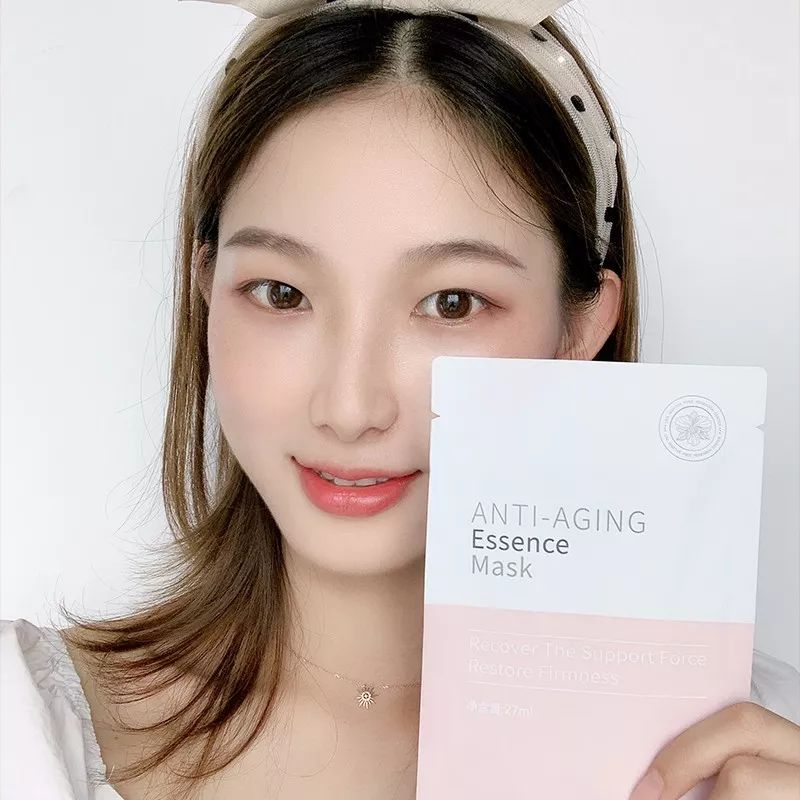 61岁高龄上演“婆孙恋”，坐拥上亿身价，这个老奶奶也太酷了吧