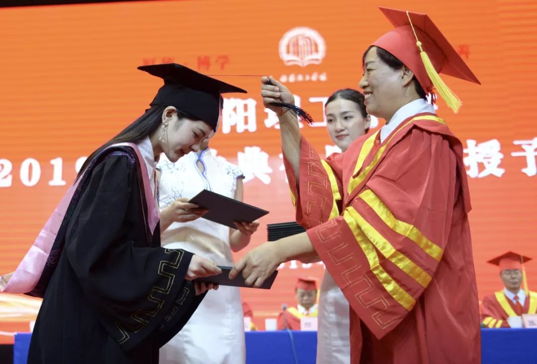 再见了我的大学央视纪录片,再见了我的大学诗朗诵