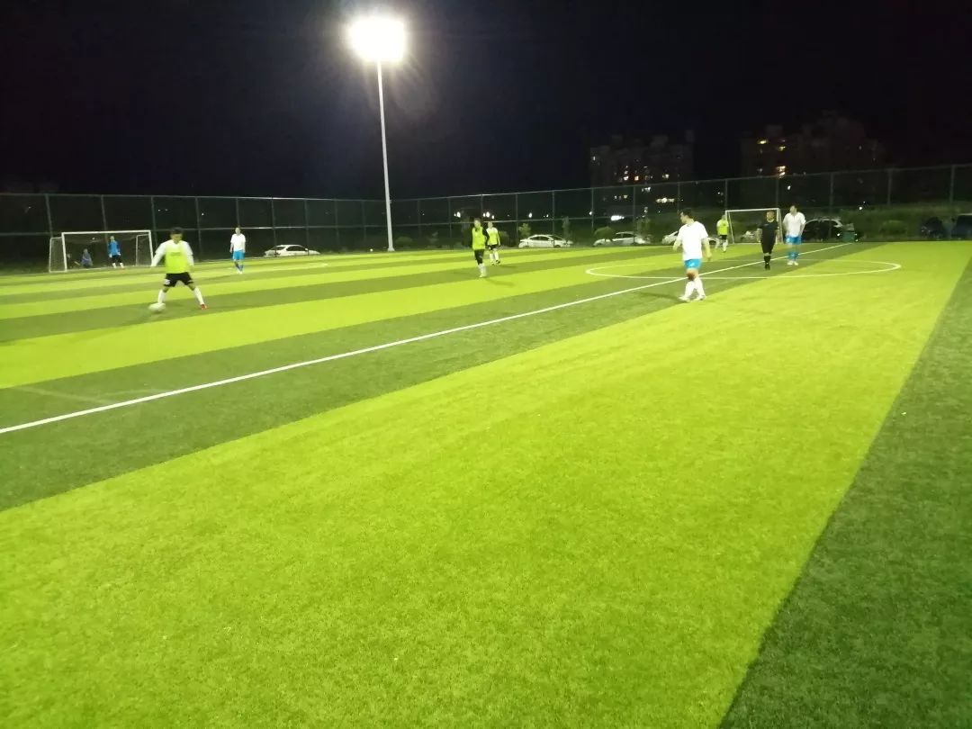 传奇踢前锋什么感觉,传奇踢中前场