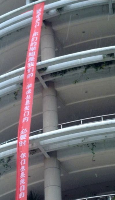 高校走心毕业季标语惹哭网友,催泪的毕业季横幅