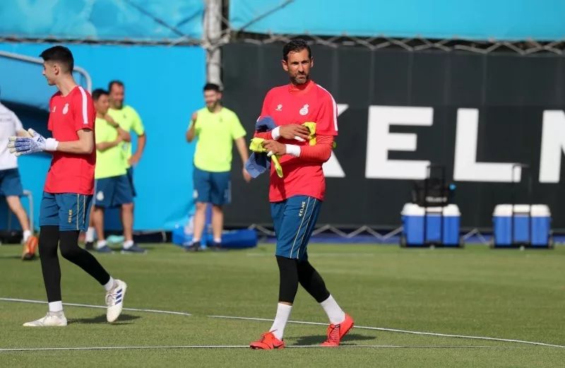 分享一下你们踢球时候的照片,晒一张你们踢球的照片