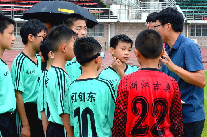 中小学生足球比赛简讯,足下精彩过人