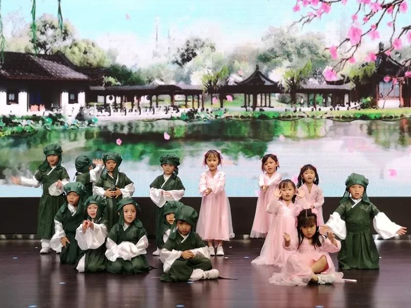 蜂蜂剧场show狂欢会，精彩表演嗨翻暑假