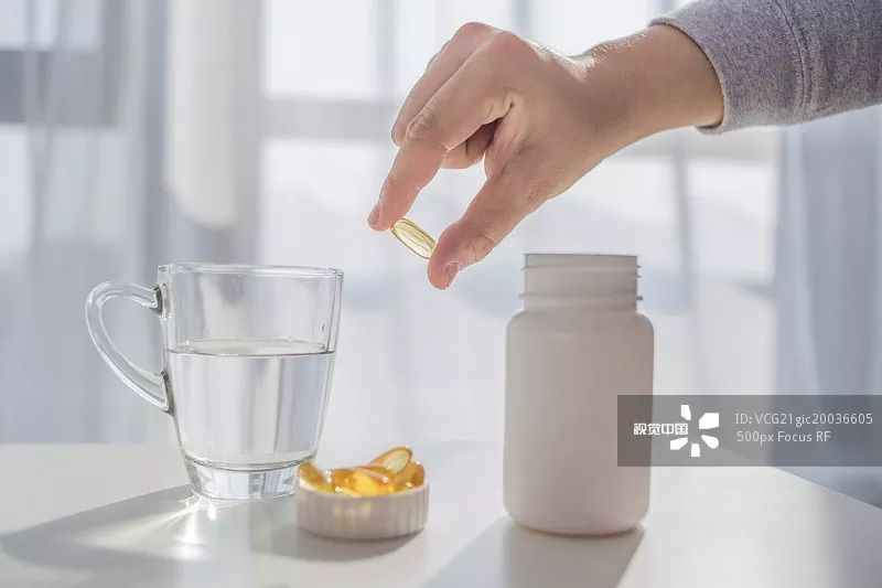 晒伤了涂什么药膏不要激素,晒伤了要不要涂防晒霜