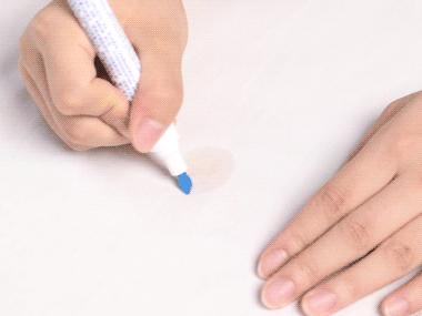 白色衣服上弄上了辣椒油怎样洗掉,衣服溅了红辣椒油怎么洗也不掉