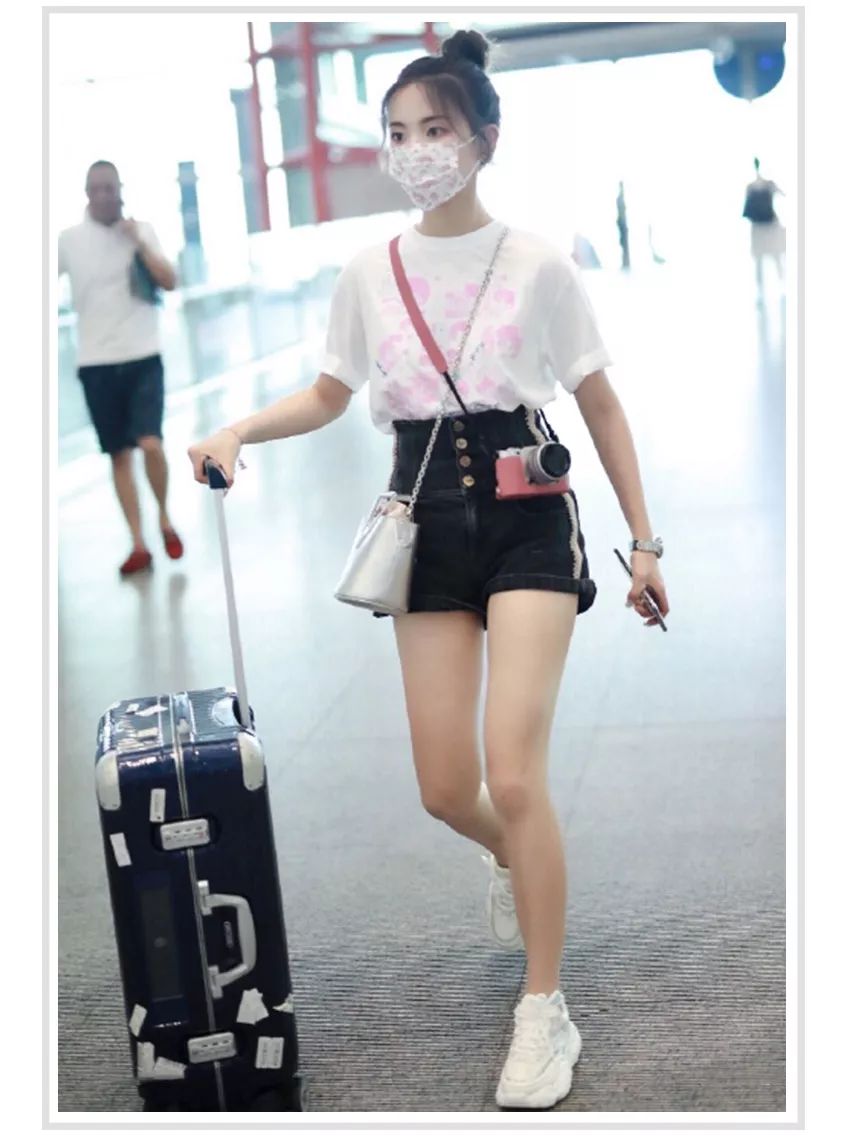 欧阳娜娜买的衣服,欧阳娜娜给张子枫用的什么化妆品