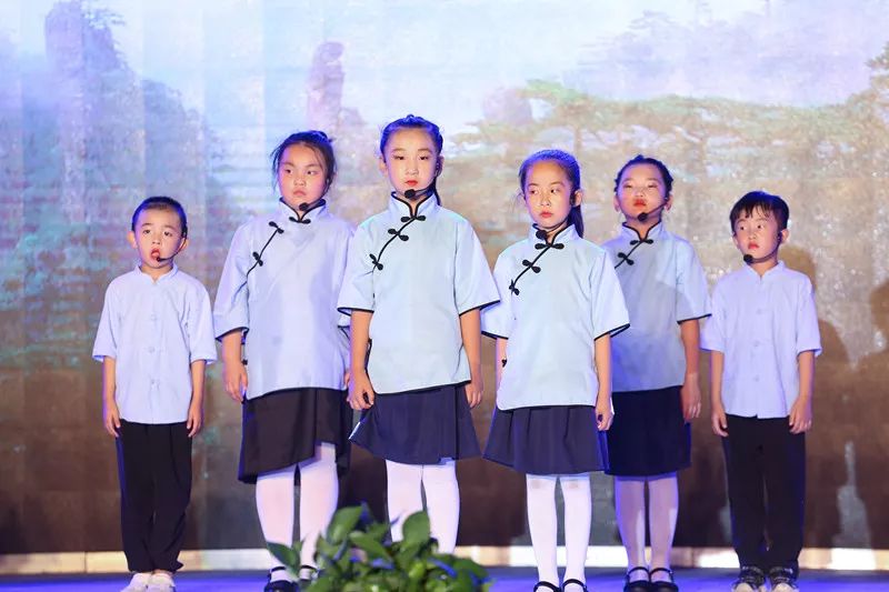 辉煌70载，娃娃送华章——我区举行喜迎建国七十周年消夏晚会