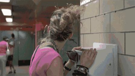 到底几天洗头一次比较好,冷知识科普天天洗头会导致脱发吗