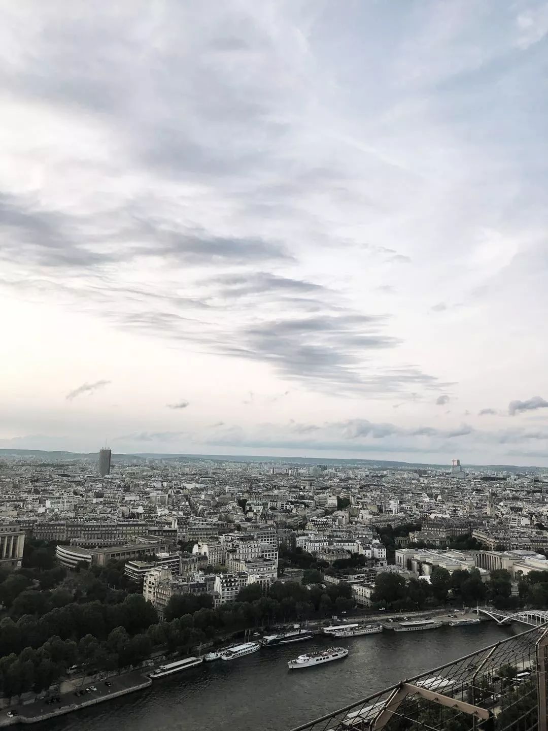 走出成都｜幸运的人，才可以在巴黎自由迷失