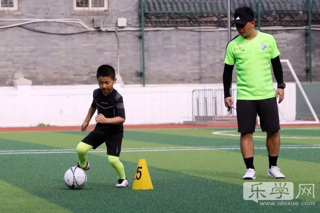 青岛市枣山路小学校园足球,青岛太平路小学1994级