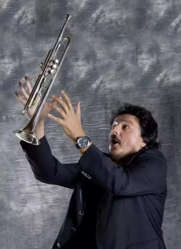 【中国音乐小*钟金**】“今夜无人入睡”意大利小号演奏家安德烈·朱弗莱迪二人组2019年中国巡演将在我市精彩上演！