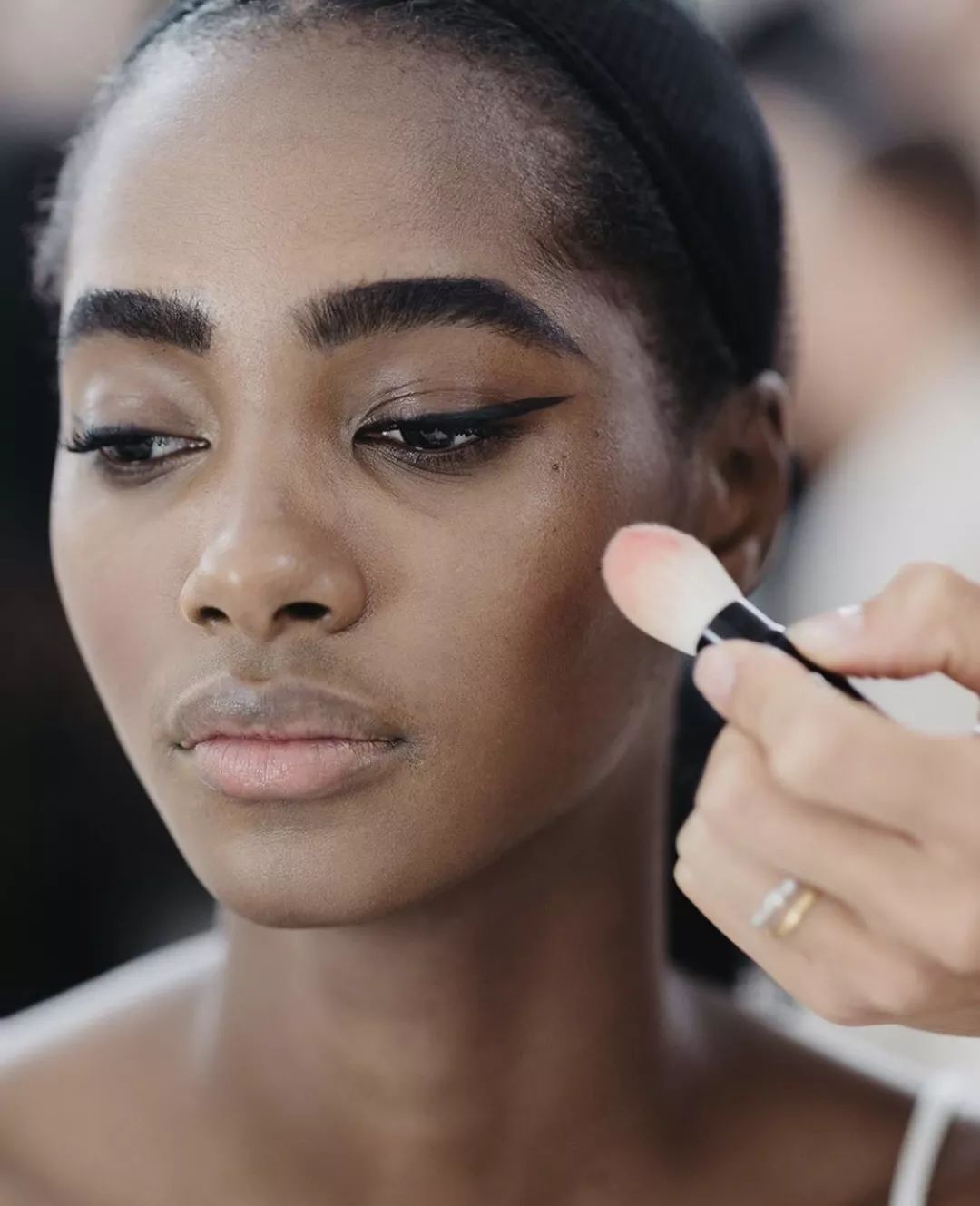 Beauty|CHANEL开挂、DIOR大女人？一线秋季彩妆速递