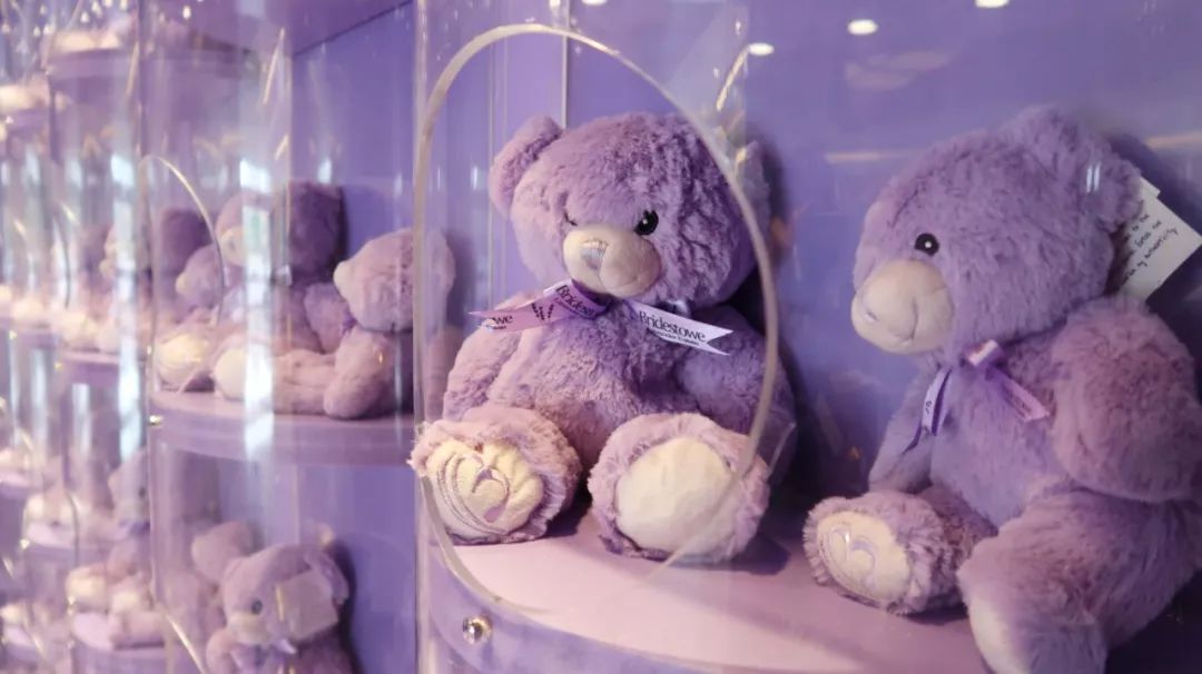这家商场变酱紫了？风靡全球的薰衣草小熊来袭，带来高颜值打卡空间