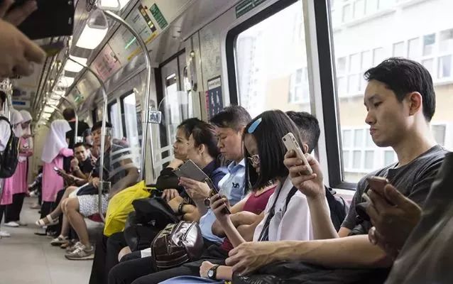 眼睛干涩疲劳不舒服滴什么眼药水,双眼干涩疲惫用什么眼药水