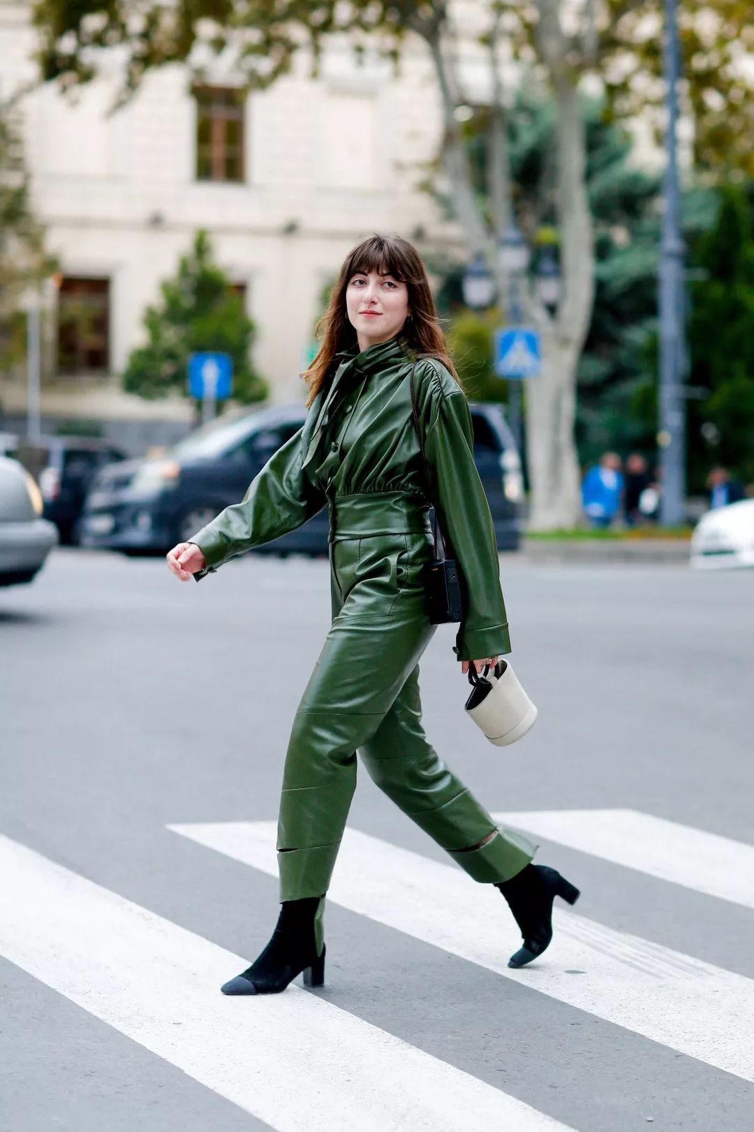 刘雯斜挎休闲包,今年流行的刘雯同款包