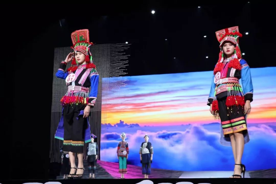 德宏五种少数民族服饰走秀音乐,云南少数民族服饰秀